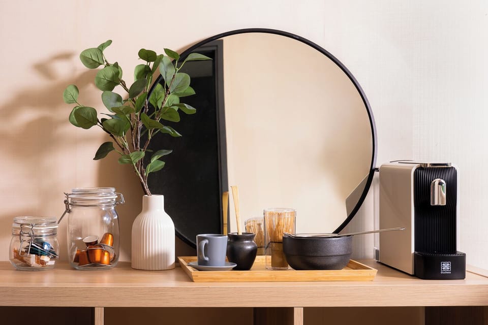 【 Cofee Station】Modern in-room coffee station with stylish decor and espresso maker. Espresso pods can be ordered on demand.
