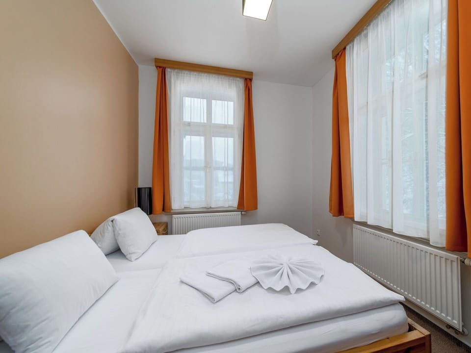 Window, Facade, Siding, Cottage, Sash Window, Paint, Larch