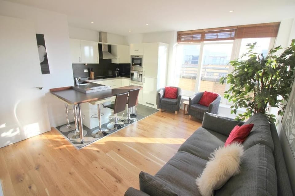 Apartment, Balcony, City View | Living area