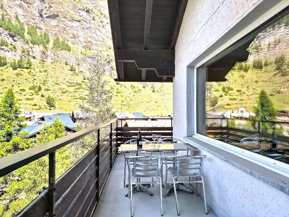 Ceiling, Chair, Balcony, Armrest, Kitchen & Dining Room Table