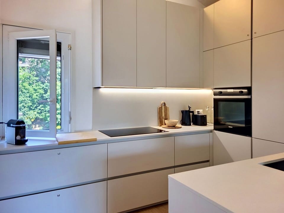 Kitchen, Kitchen Appliance, Countertop, Interior Design, Cabinetry, Major Appliance, Flooring, Home Appliance, Wood, Floor