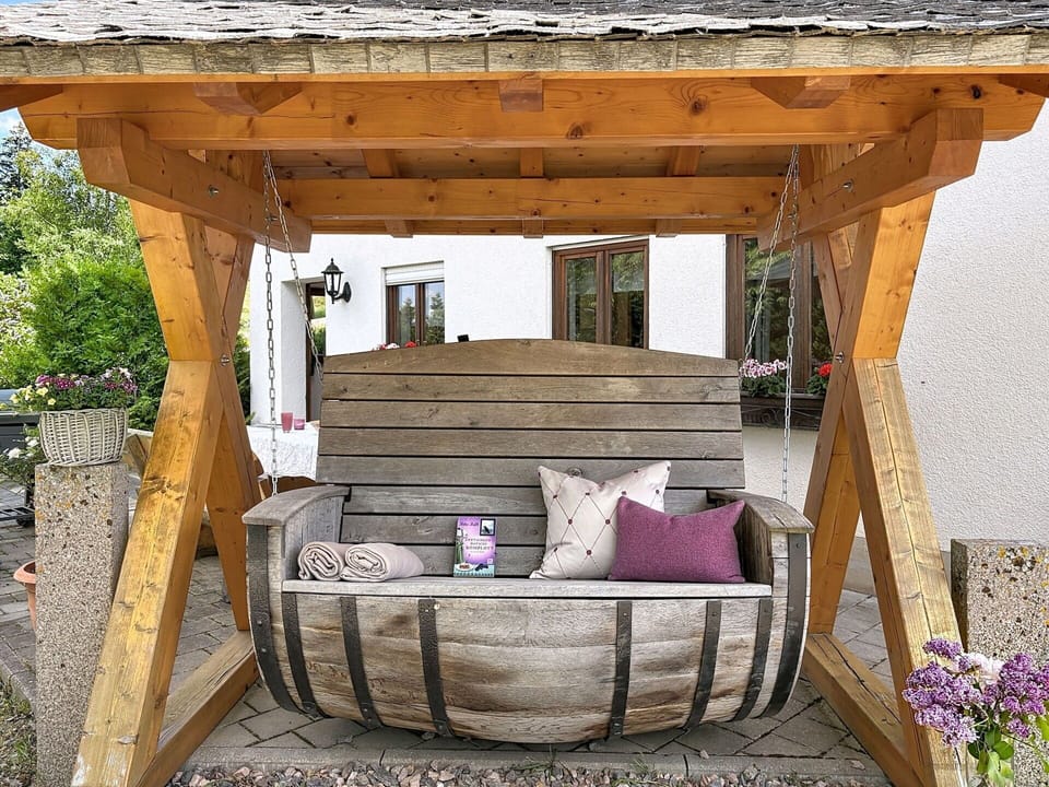 Wood, Furniture, Outdoor Furniture, Hardwood, Wood Stain, Plank, Bench, Lumber, Natural Material, Outdoor Structure