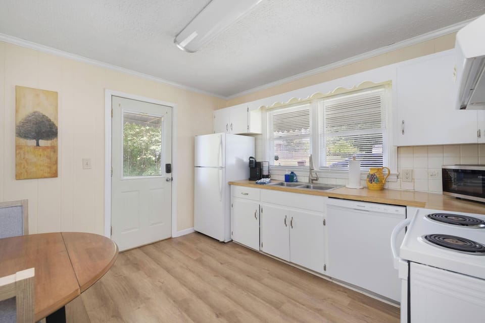 Bright, airy kitchen with full-size appliances and sunny dining nook