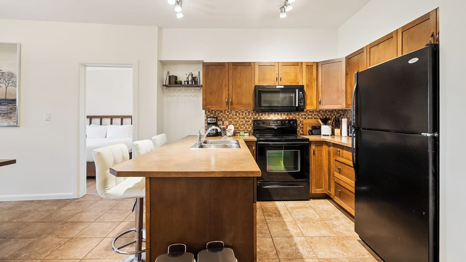 Deluxe Condo, 3 Bedrooms, Courtyard View, Beachside | Private kitchen