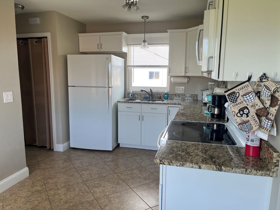 Another kitchen angle