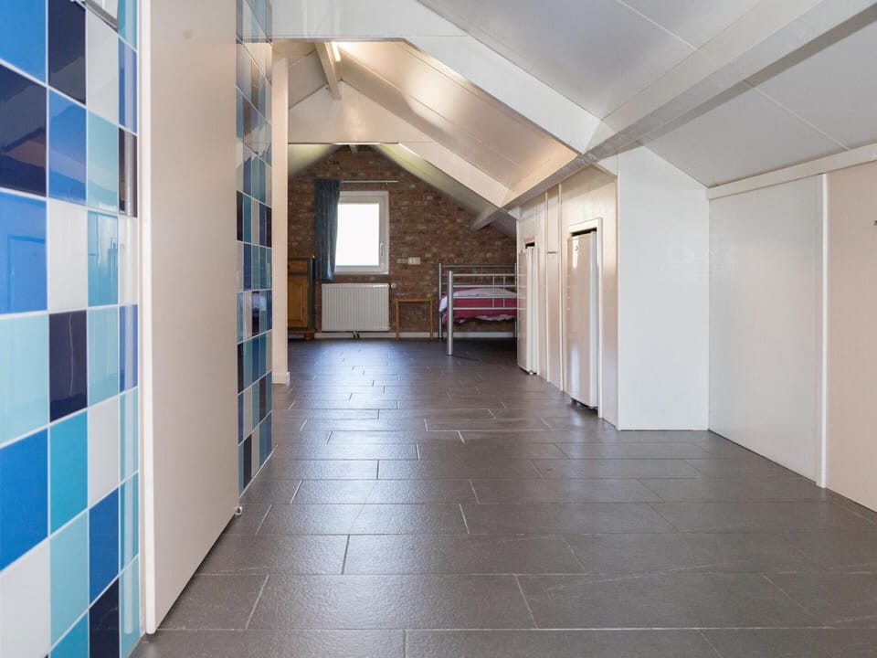 House | 5 bedrooms, individually furnished, bed sheets