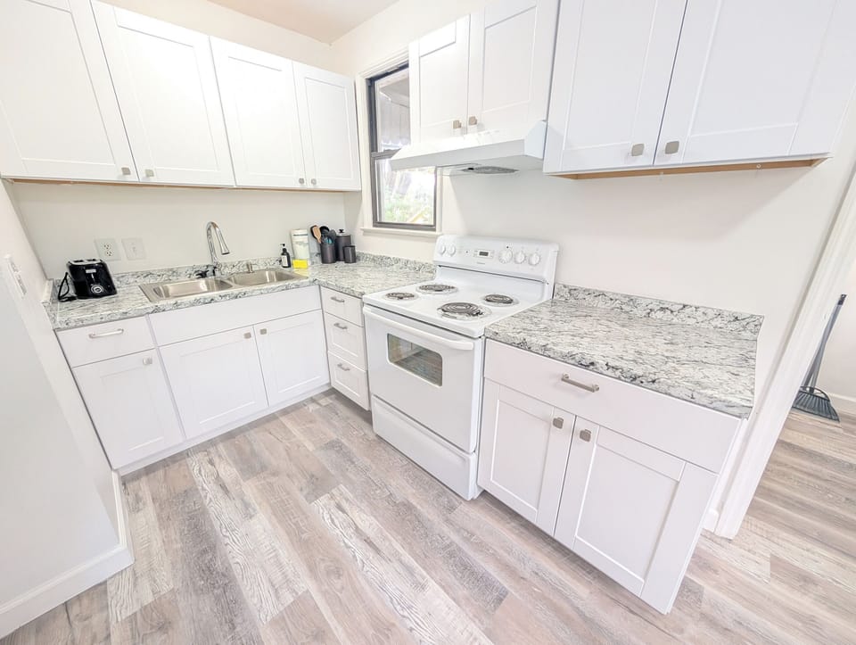 Full kitchen with oven