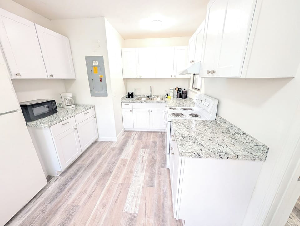 Full kitchen