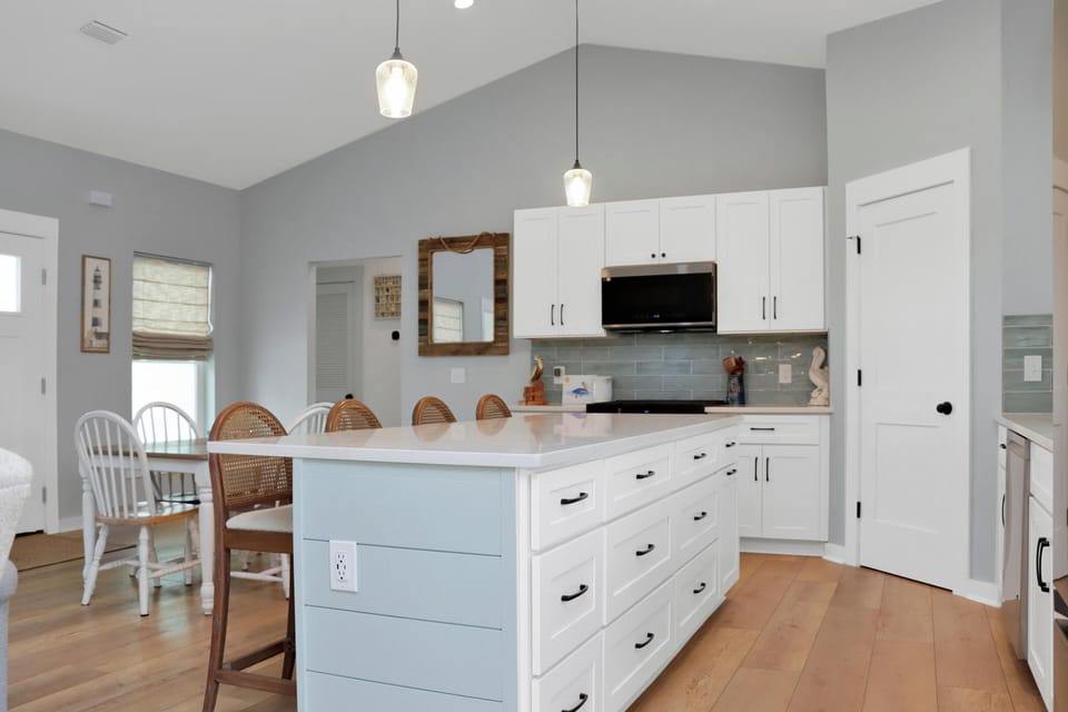 House, Multiple Beds (Pelican Point) | Private kitchen