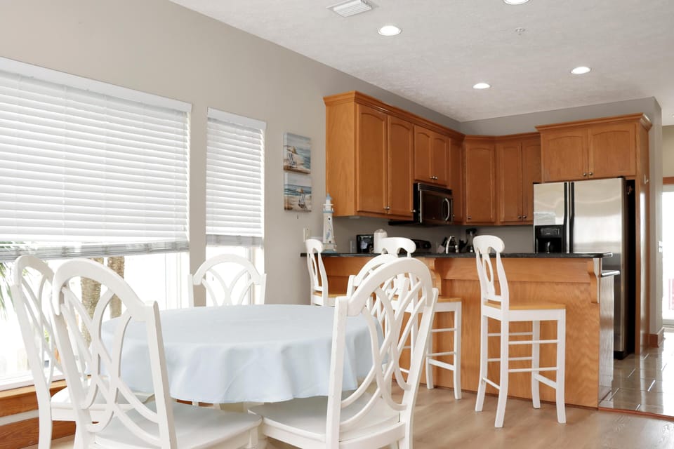 Condo, Multiple Beds (Living the Dream) | Private kitchen