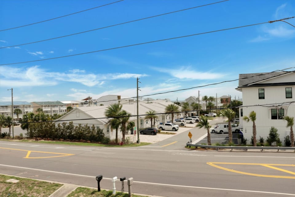 Condo, Multiple Beds (Living the Dream) | Parking | Free self parking