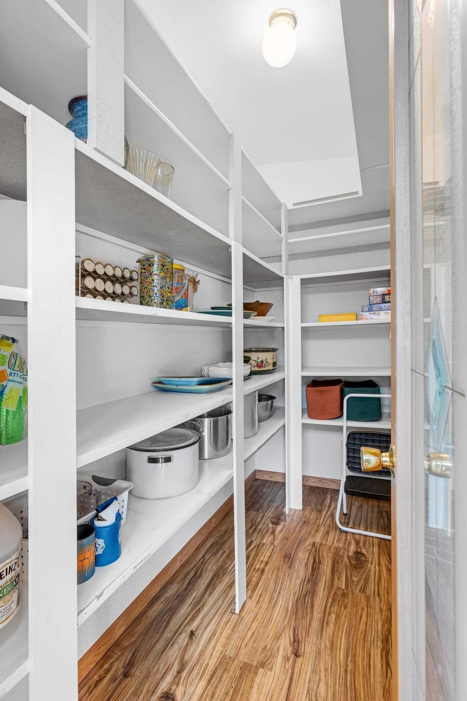 Kitchen
•Pantry
•Crockpot