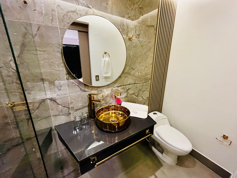 Deluxe Double Room, Garden View | Bathroom | Shower, free toiletries, towels, soap