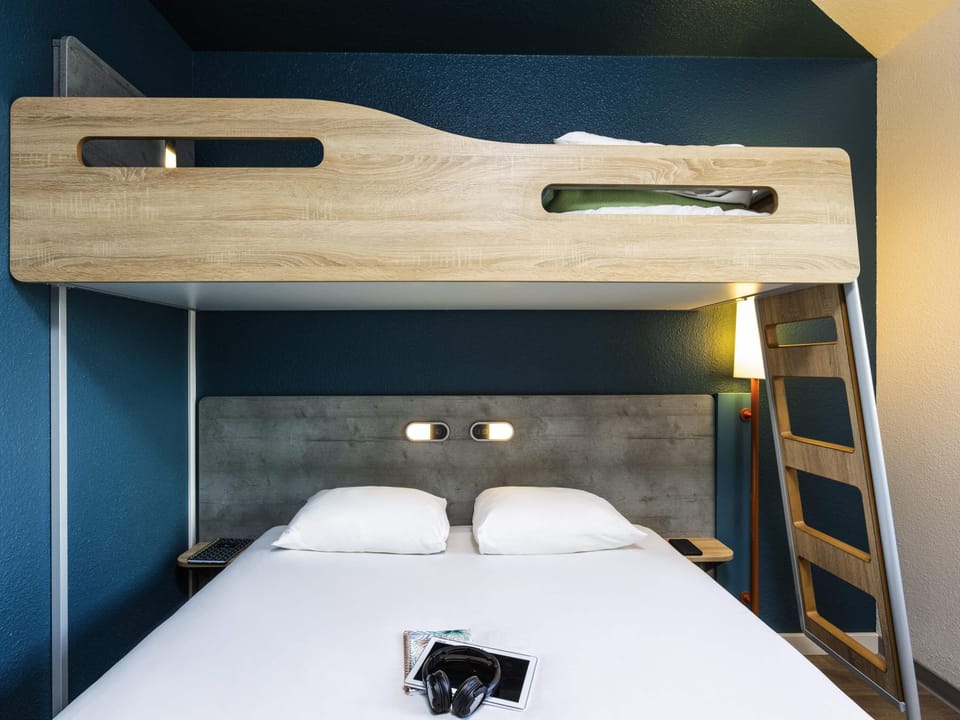 Triple Room, Multiple Beds | Desk, soundproofing, iron/ironing board, free cribs/infant beds