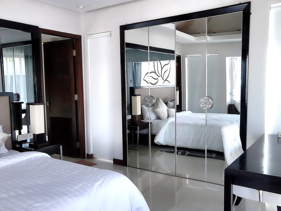 Villa Sibentang 1BR | Desk, WiFi (free), bed sheets