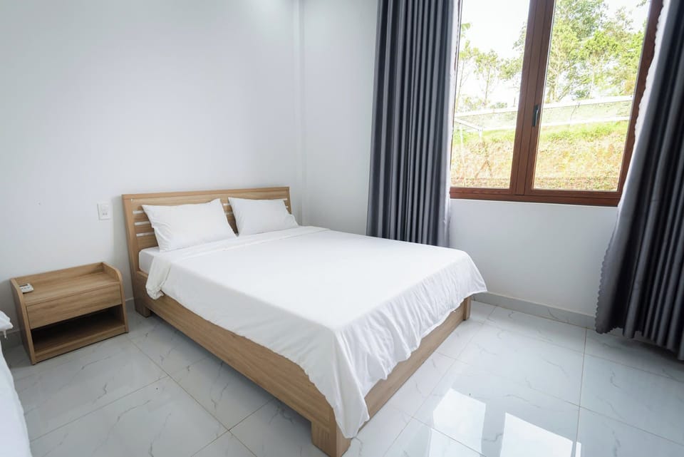 Deluxe Bungalow, Balcony, Lake View | Blackout drapes, iron/ironing board (on request), WiFi (free)