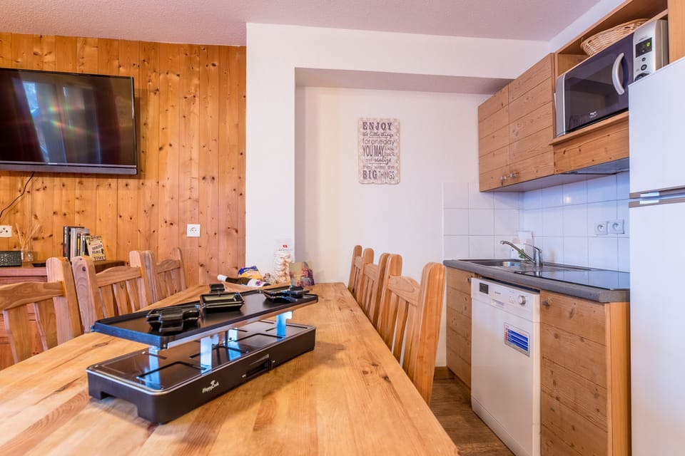 Tuck into a great snack you’ve prepared in your kitchenette.