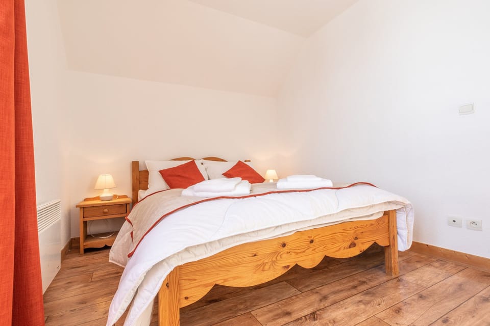 Please specify any bedding preferences with our team upon booking, and we will be happy to try and accommodate you!
