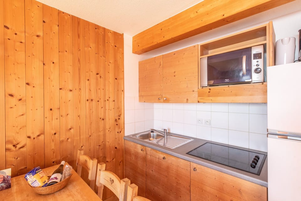 Tuck into a great snack you’ve prepared in your kitchenette.