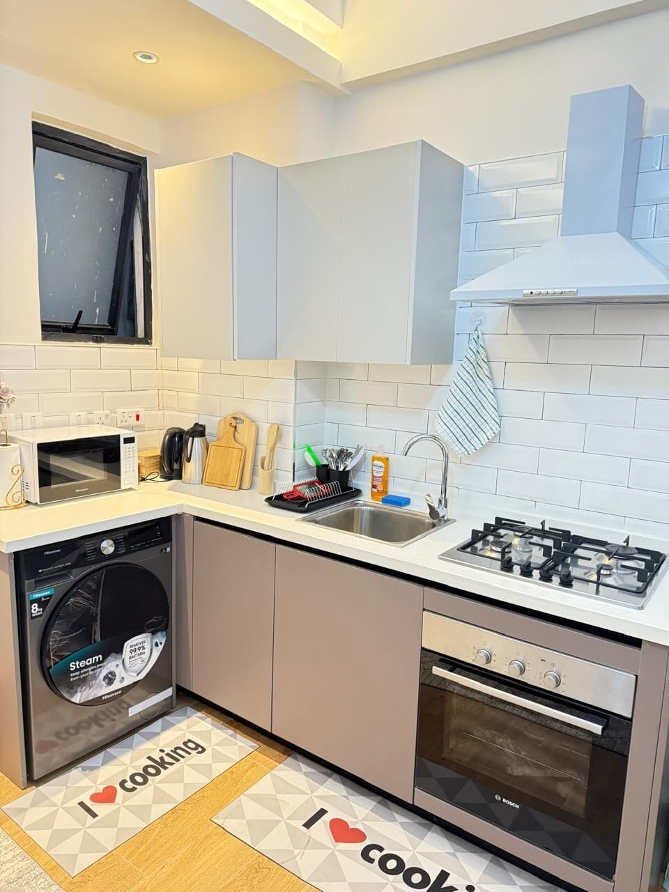 Classic Apartment, City View | Private kitchen | Fridge, microwave, cookware/dishes/utensils