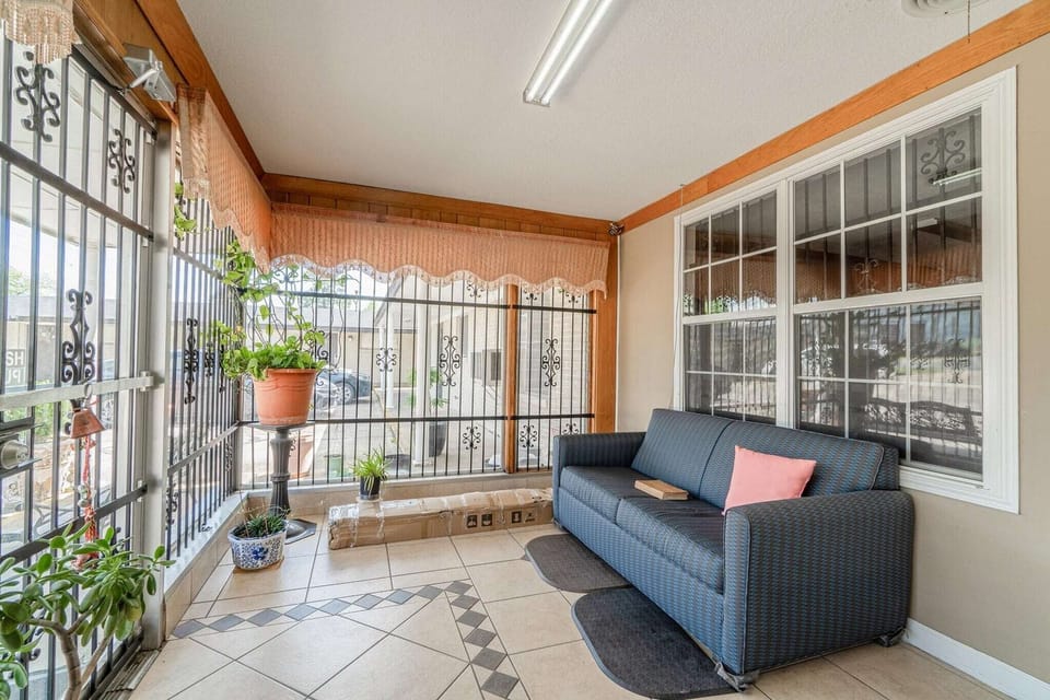 Entrance / Reception