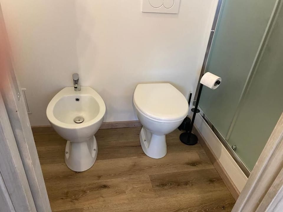 Standard Quadruple Room | Bathroom | Bidet