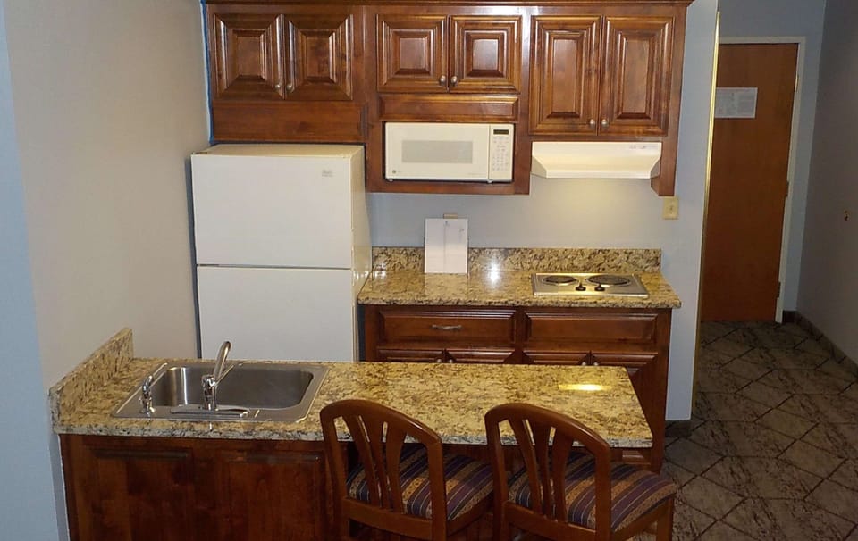 Suite, 1 King Bed, Non Smoking, Kitchenette | Private kitchen | Fridge, microwave