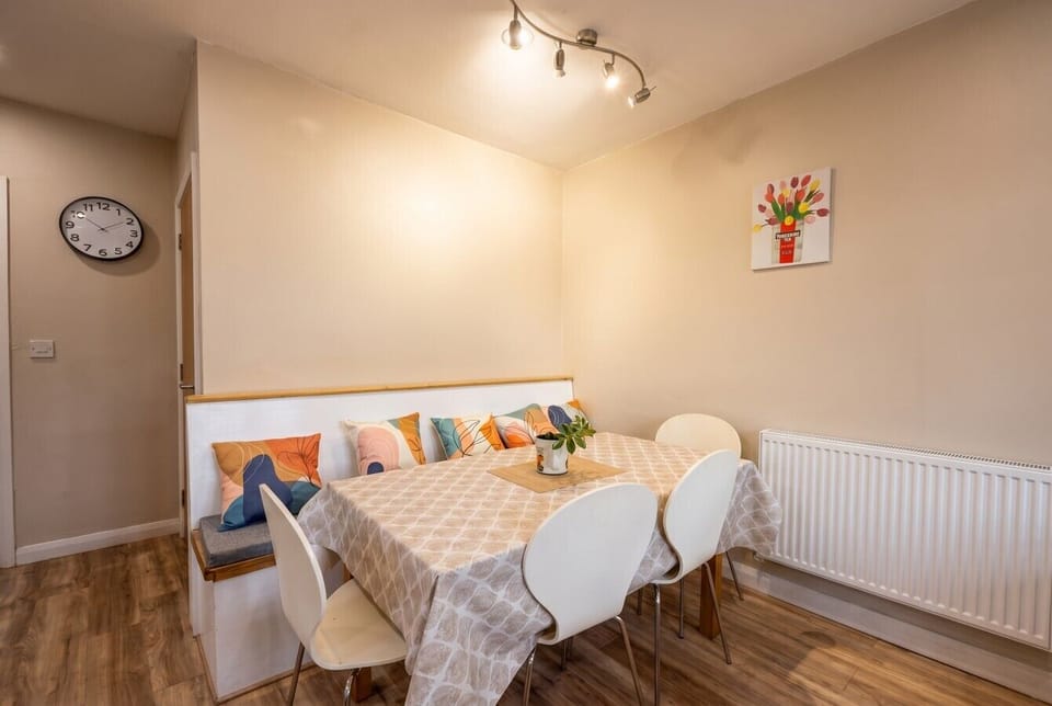 Cosy breakfast corner with bench seating and bright artwork