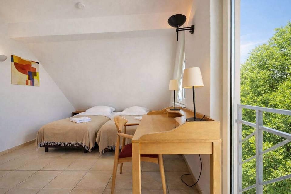 Double Room | Desk, free WiFi, bed sheets