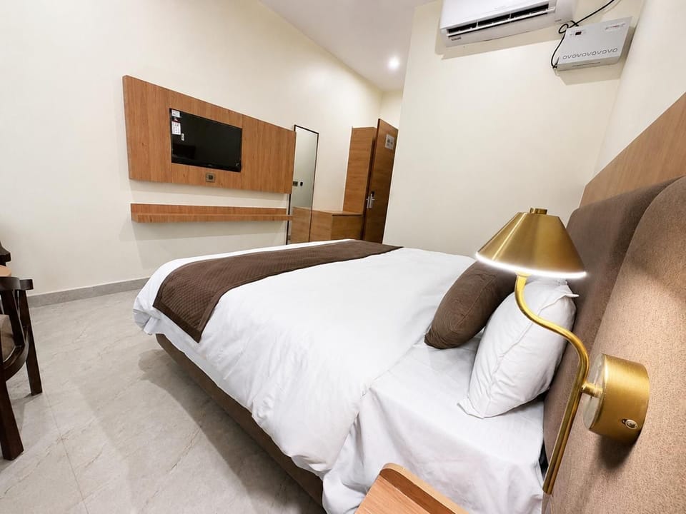 Standard Room | Desk, WiFi (free)