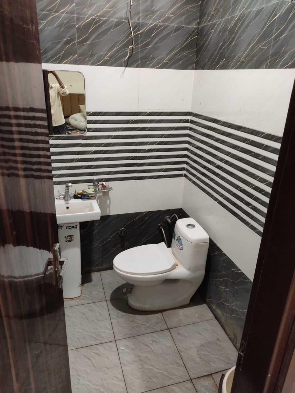 Deluxe Room | Bathroom | Shower, towels, soap