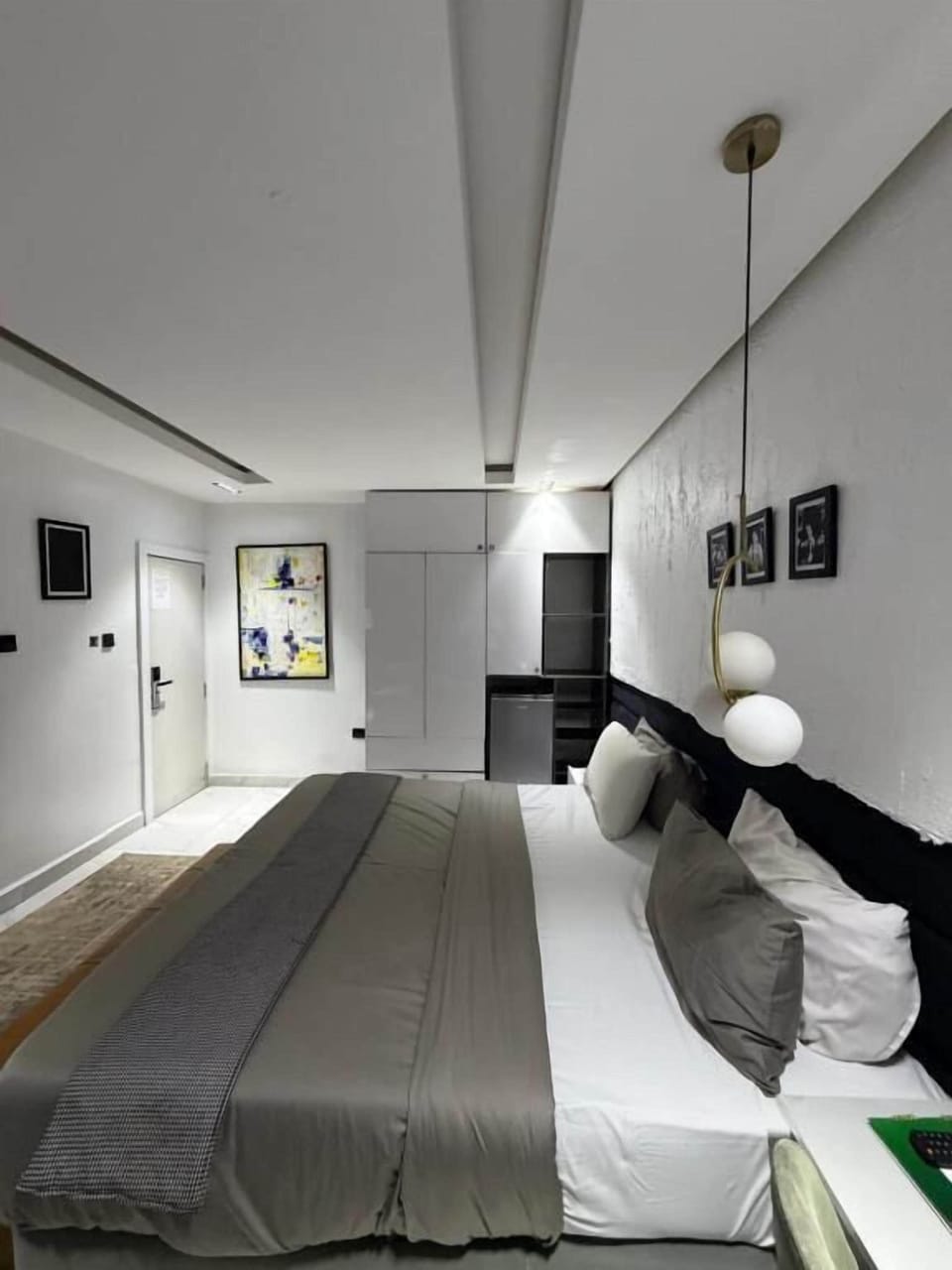 Deluxe Suite, Mountain View | In-room safe, soundproofing, free WiFi