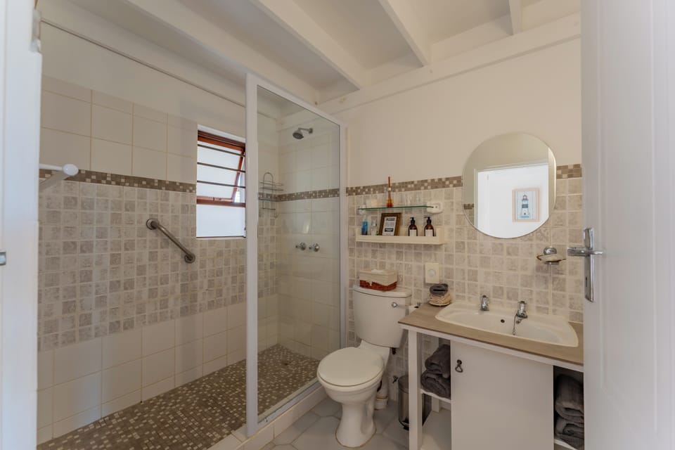 Deluxe Quadruple Room, Patio | Bathroom | Hair dryer, towels, soap, shampoo