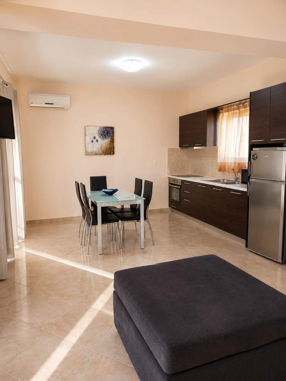 Open-concept living space combining comfort, functionality, and privacy for your vacation.