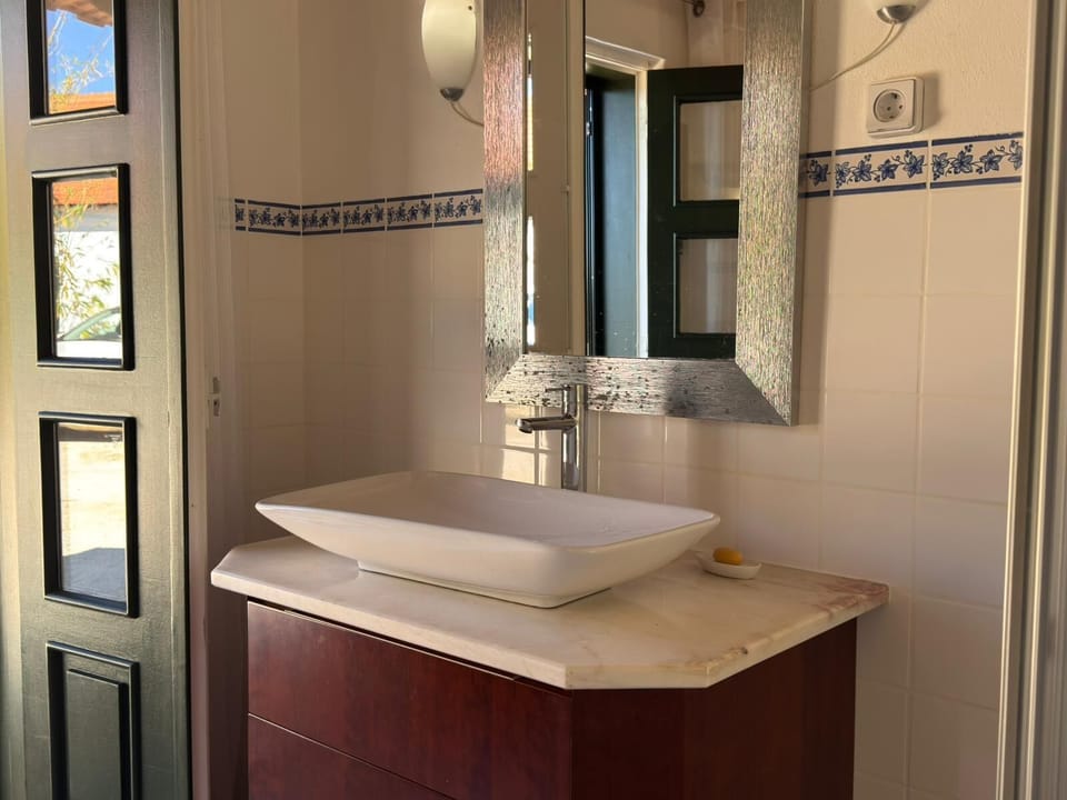 Deluxe Condo, Hill View | Bathroom | Shower, hair dryer, slippers, towels