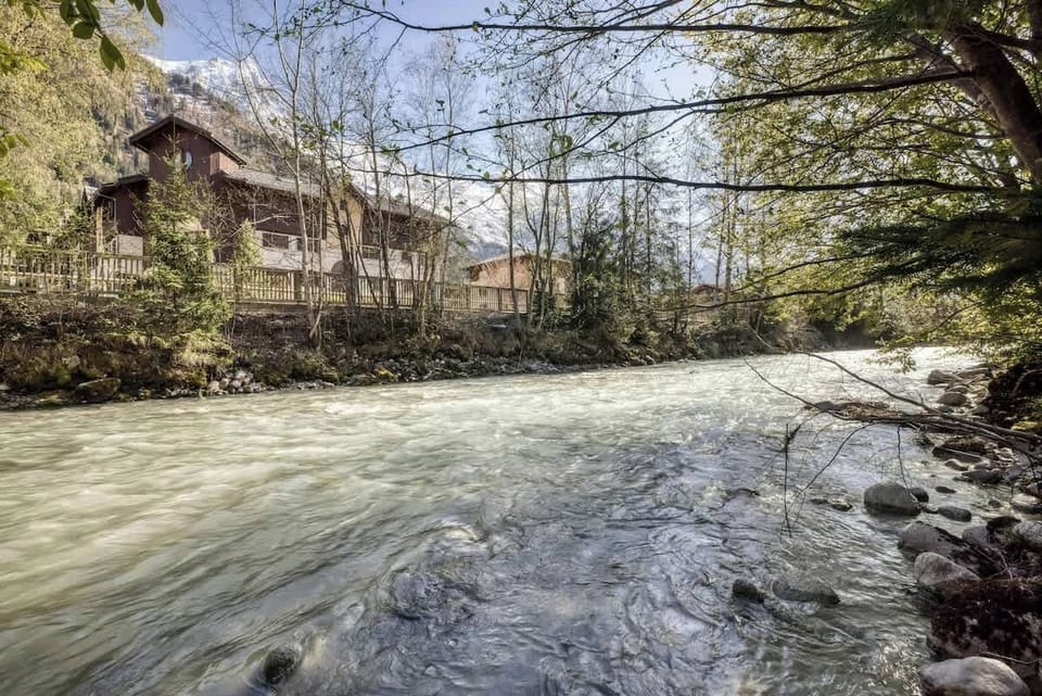 The garden of the chalet leads on the the Arve, the stunning river that runs along Chamonix with Glacier water running through it. Brings a fresh breeze to the garden. A small gate has been built to allow access along the riverside although it is