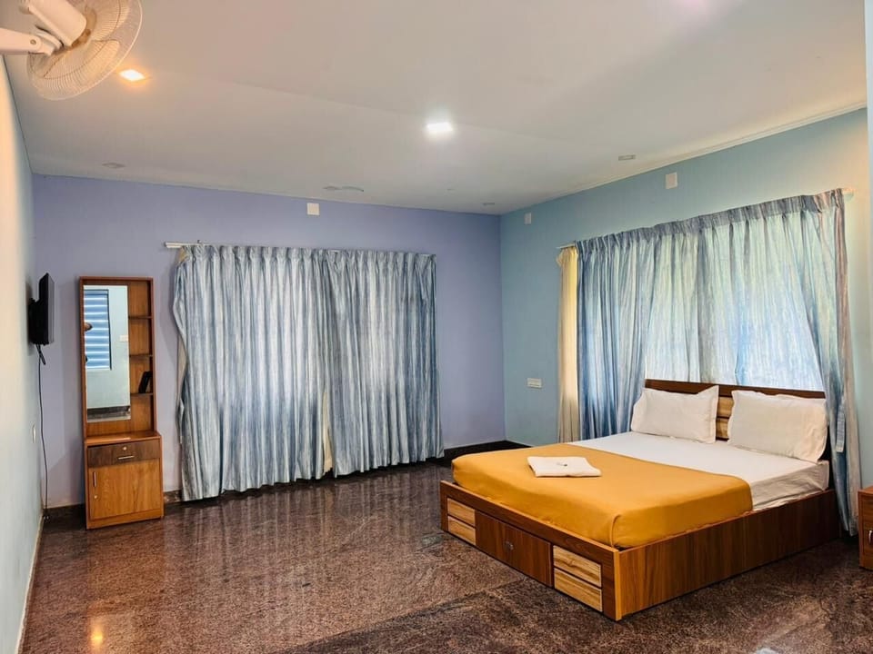 Family Double Room | Desk, free WiFi