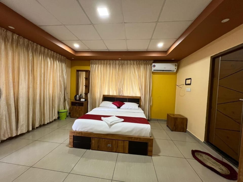Deluxe Double Room, Balcony, Mountain View | Desk, free WiFi
