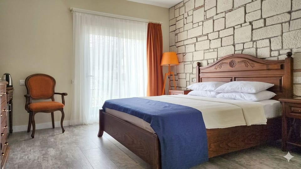 Standard Double Room, Balcony, Garden View | Desk, free WiFi