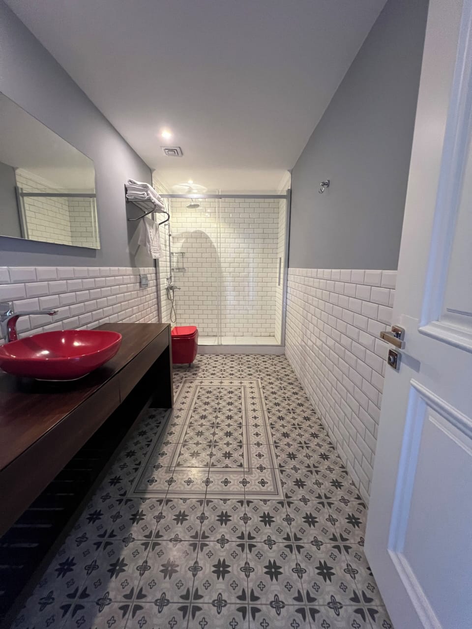 Deluxe Double Room, Balcony, Mountain View | Bathroom | Hair dryer, towels, soap, shampoo