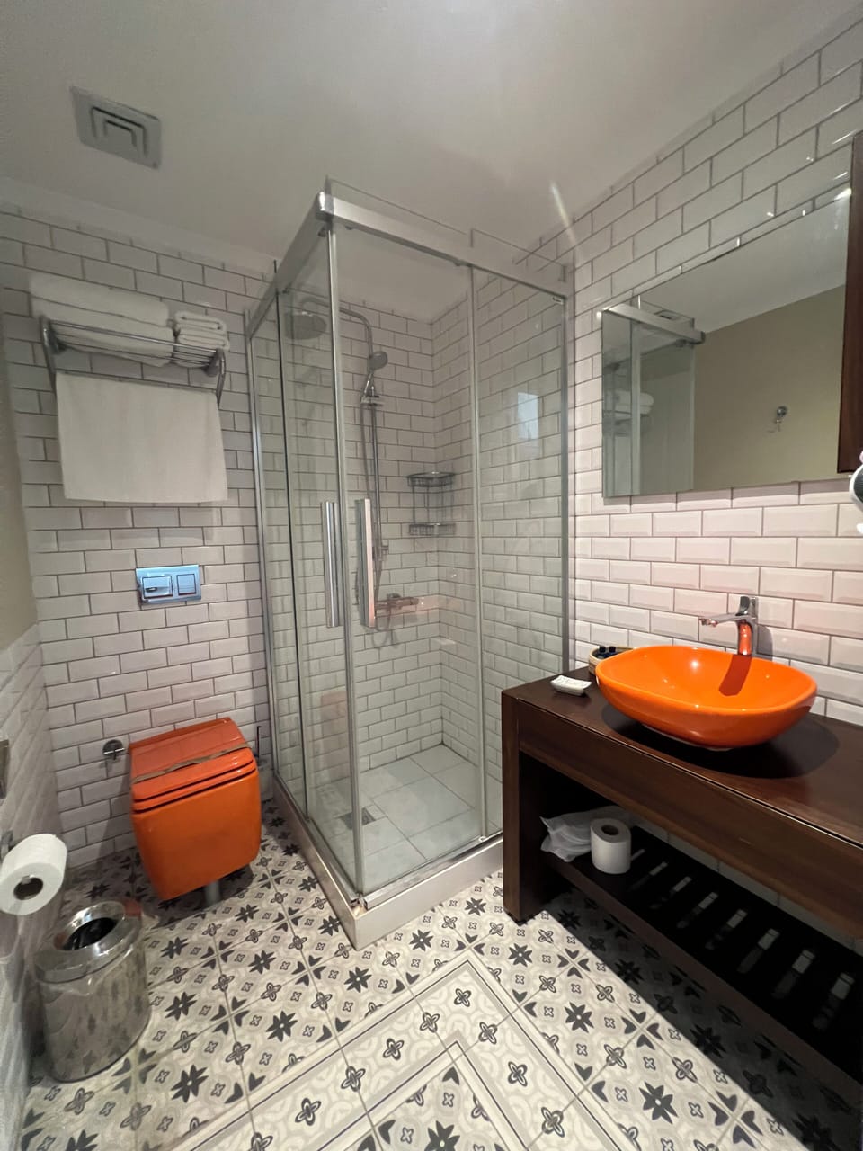 Standard Double Room, Balcony, Garden View | Bathroom | Hair dryer, towels, soap, shampoo