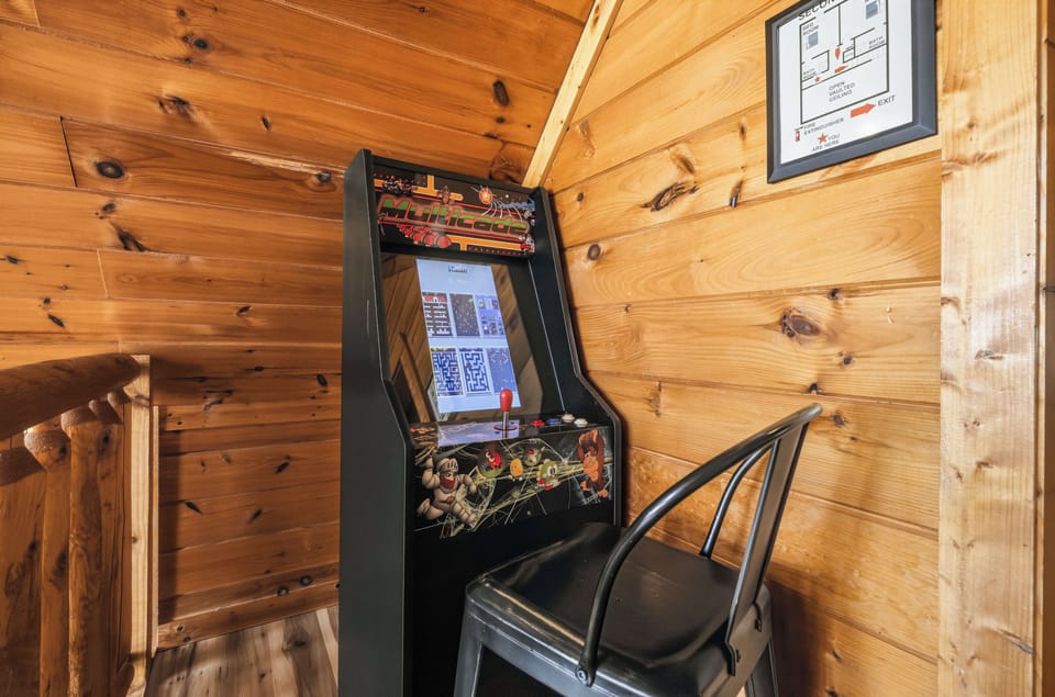 Multicade arcade system with classic games