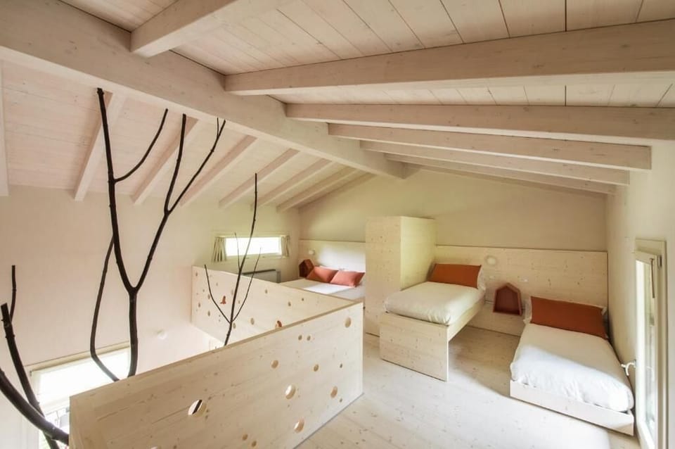 In-room safe, soundproofing, WiFi (free)