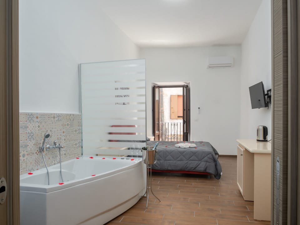 Superior Double Room, Balcony | Free WiFi