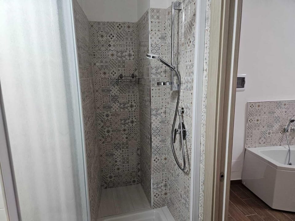 Superior Double Room, Balcony | Bathroom
