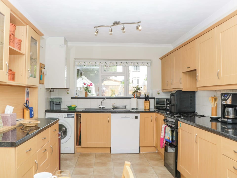 Dishwasher, cookware/dishes/utensils