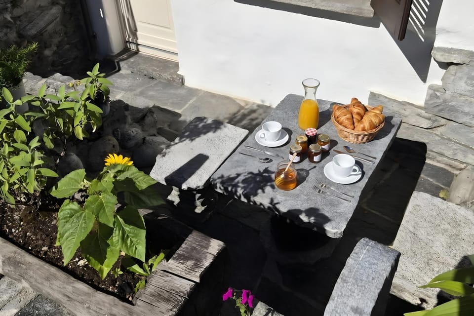 Family Studio (Casa Cecilia Ascona 500m from the) | Outdoor dining