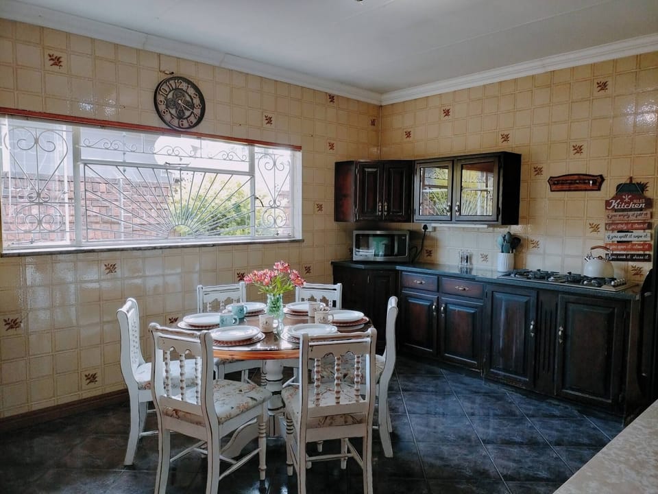 House, 3 Bedrooms, Balcony | Dining room