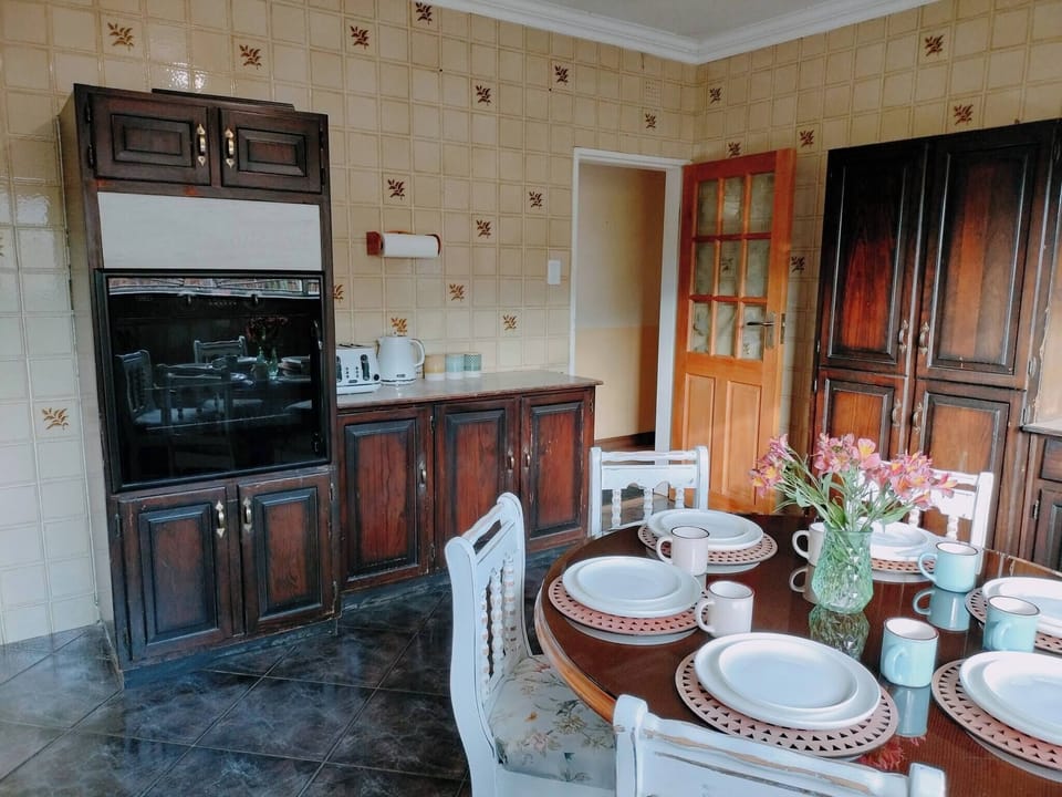 House, 3 Bedrooms, Balcony | Dining