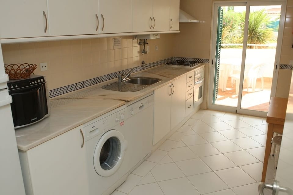 Standard Apartment, 2 Bedrooms | Private kitchen | Full-size fridge, microwave, oven, stovetop